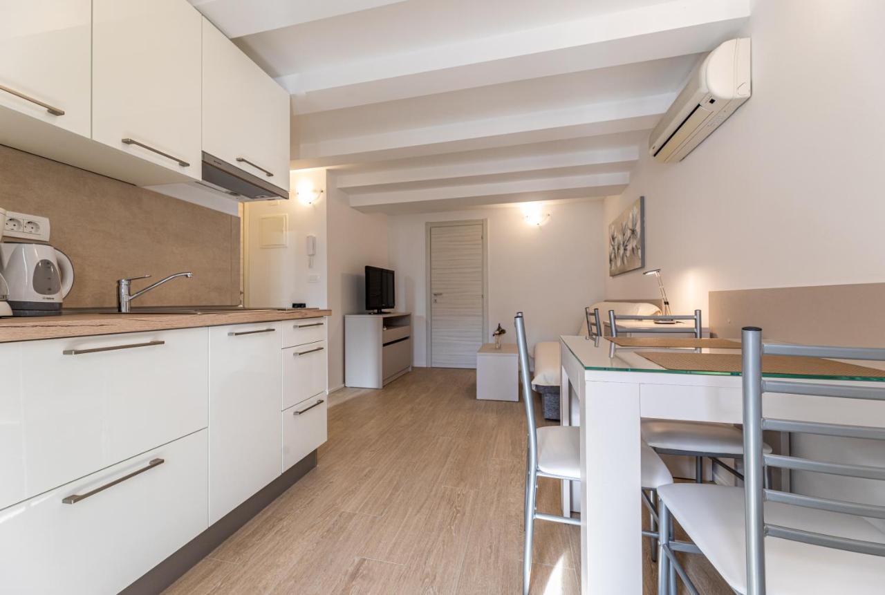 Apartments Crnekovic III Baska  Exterior photo